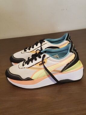Pumas Woman Cream, Peach & Lemon cruise rider wave Sneaker with Black Trim